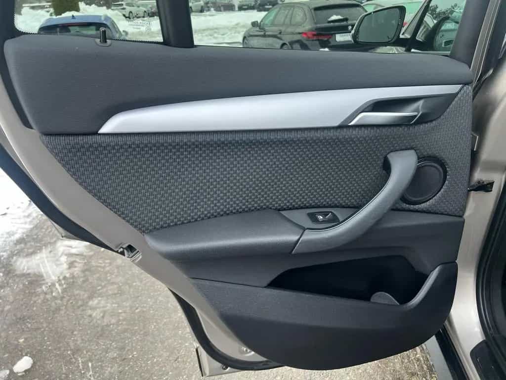 BMW X1 sDrive18i ANHÄNGEKUPPLUNG DAB NAVI UVM. 01/2022-photo-34