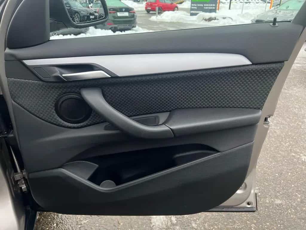 BMW X1 sDrive18i ANHÄNGEKUPPLUNG DAB NAVI UVM. 01/2022-photo-35