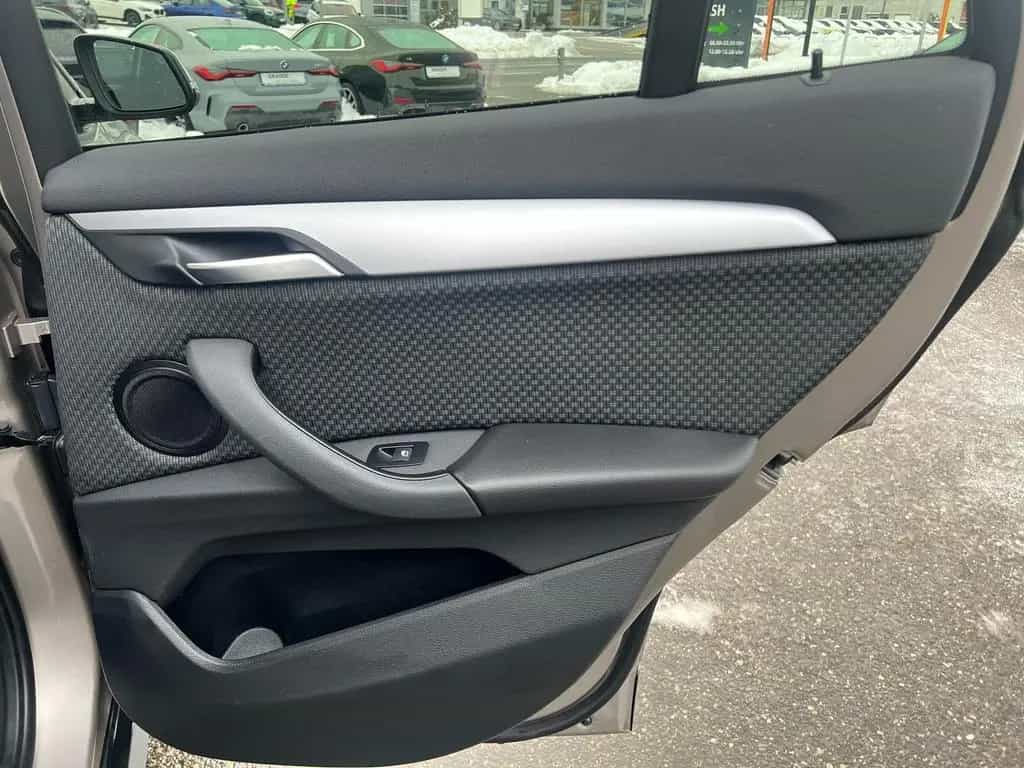 BMW X1 sDrive18i ANHÄNGEKUPPLUNG DAB NAVI UVM. 01/2022-photo-36