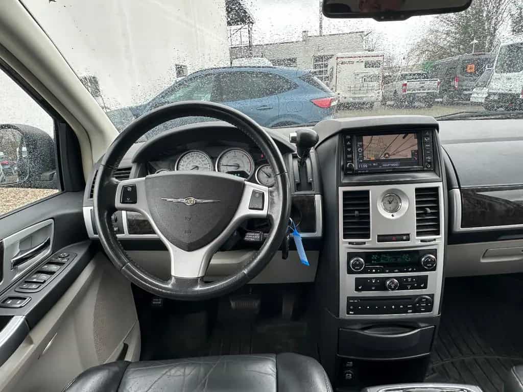 Chrysler Grand Voyager Limited  7 SITZE+ AUTOMATIK+ XENON 05/2010-photo-2