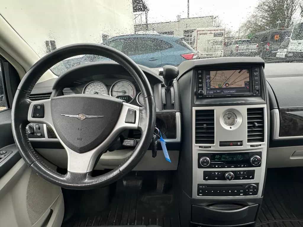 Chrysler Grand Voyager Limited  7 SITZE+ AUTOMATIK+ XENON 05/2010-photo-3