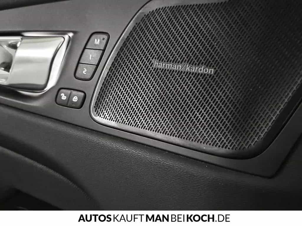 Volvo XC60 B4 D Plus Dark ACC BLIS VLED STDHz AHK 4SHz 12/2023-photo-17
