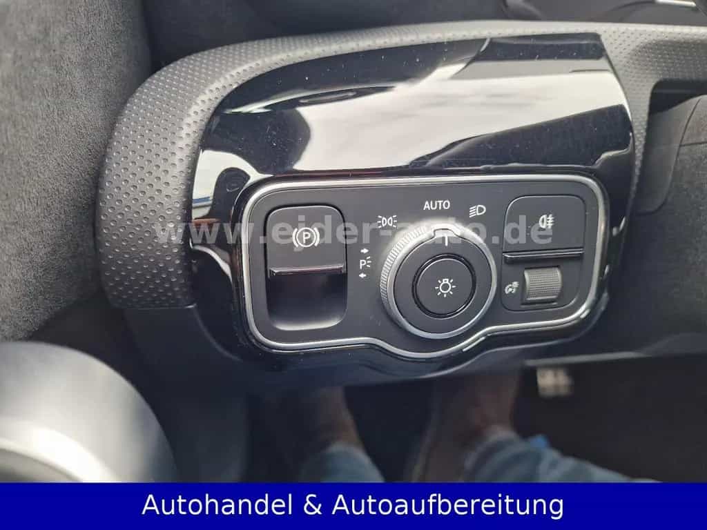 Mercedes-Benz A 200 Limousine Automatik **AMG-LINE**PANORAMA** 09/2019-photo-31