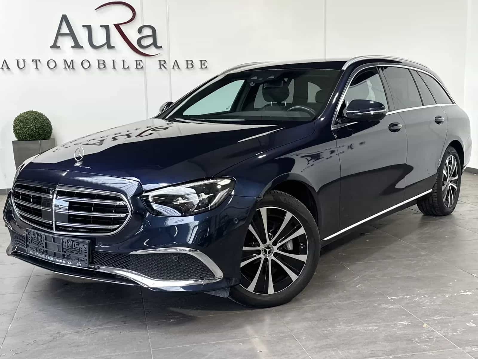 Mercedes-Benz E-Class 220 01/2023-photo-1