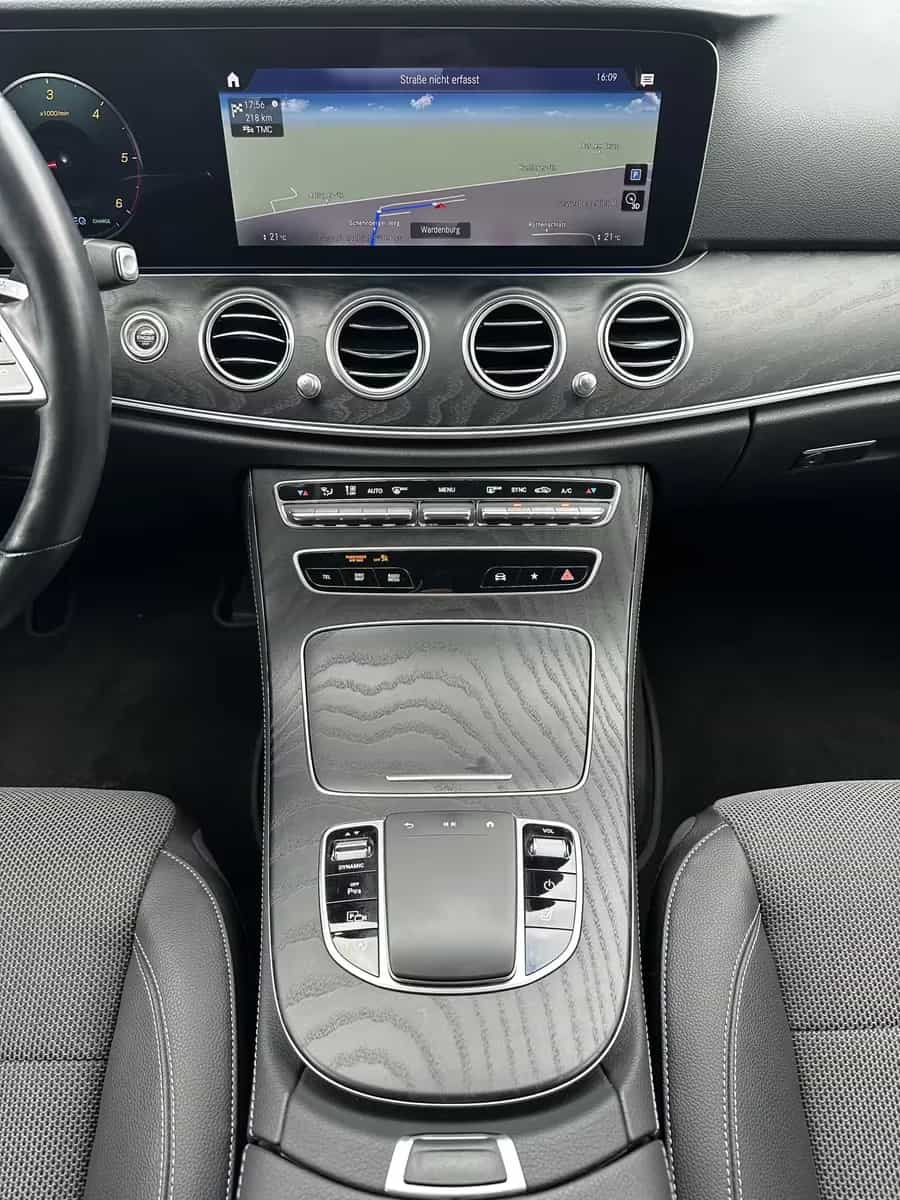 Mercedes-Benz E-Class 220 01/2023-photo-11