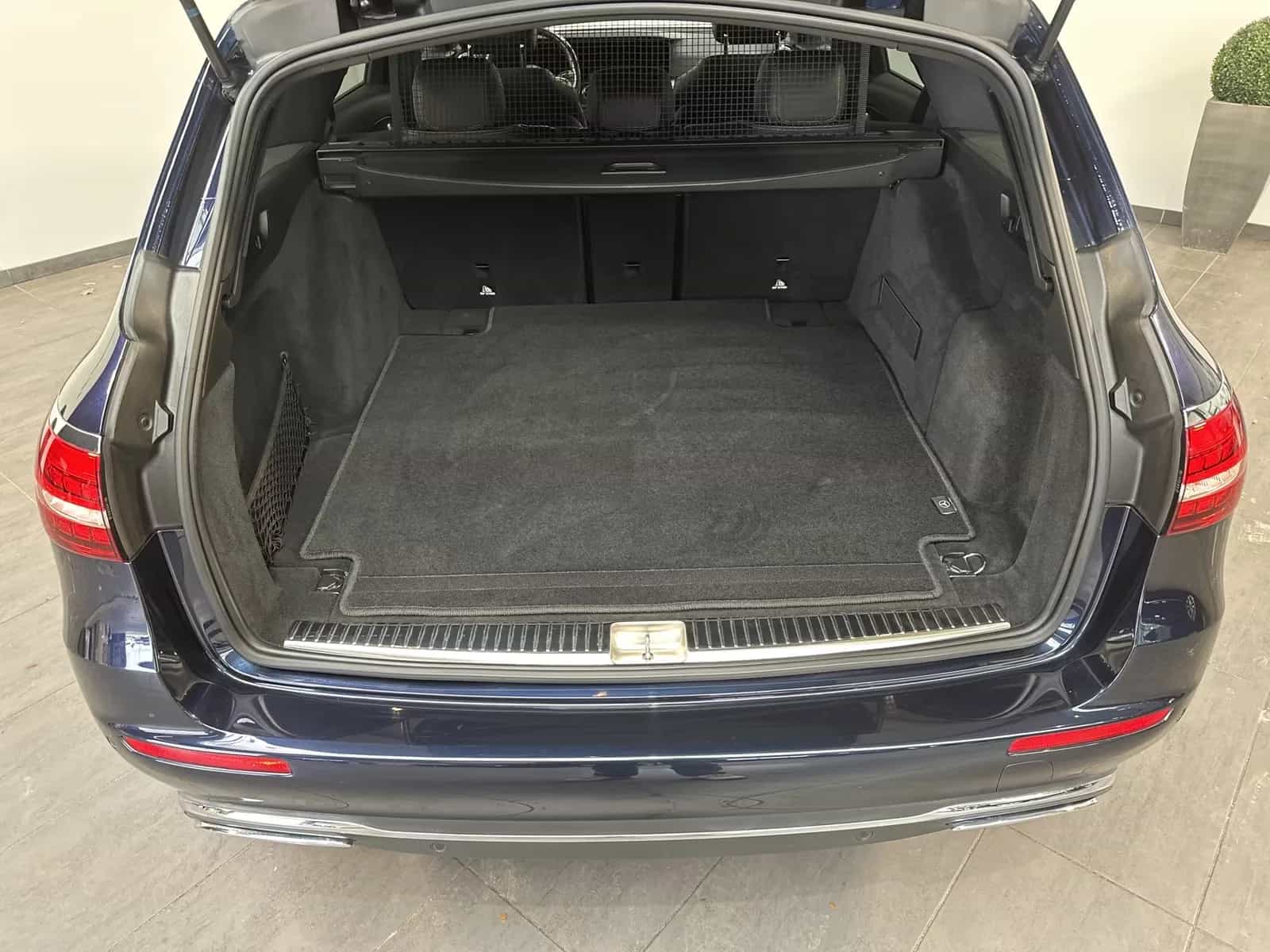 Mercedes-Benz E-Class 220 01/2023-photo-5