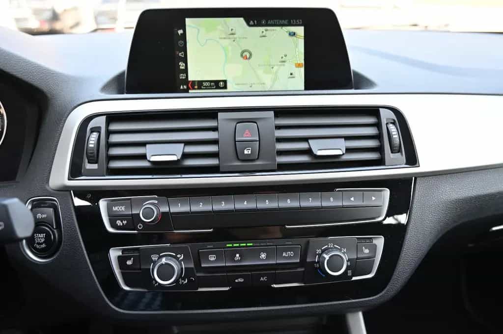 BMW 1 Series 118 i Advantage Navi Klimaauto LED PDC Sitzhz 07/2019-photo-11