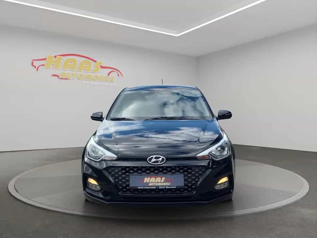 Hyundai i20 YES! *Kamera*Tempomat*aus 1.Hand* 02/2020-photo-1