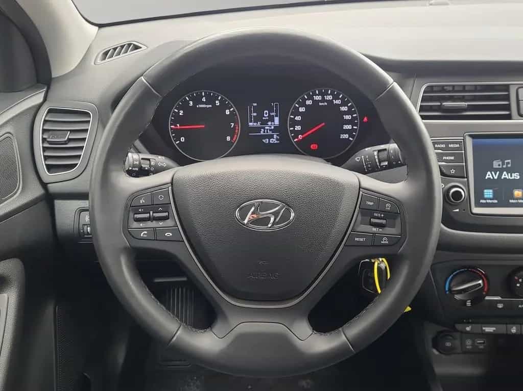 Hyundai i20 YES! *Kamera*Tempomat*aus 1.Hand* 02/2020-photo-12