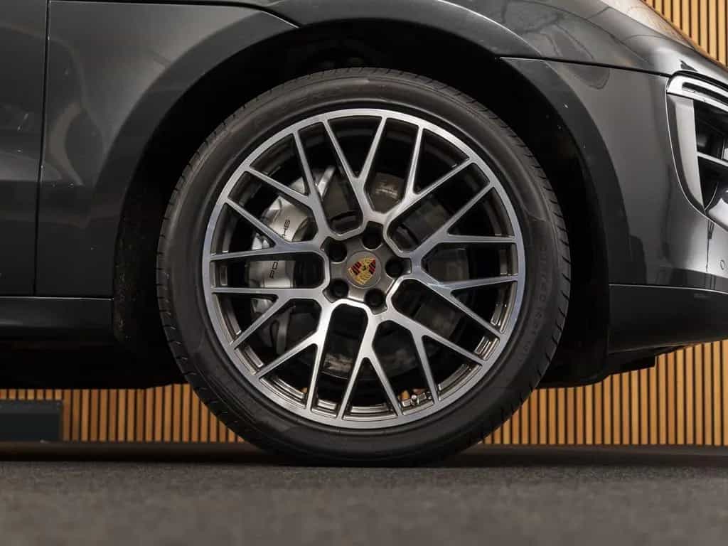 Porsche Macan Turbo SportDesign-BURMESTER-18w-21"-PANO 02/2020-photo-10