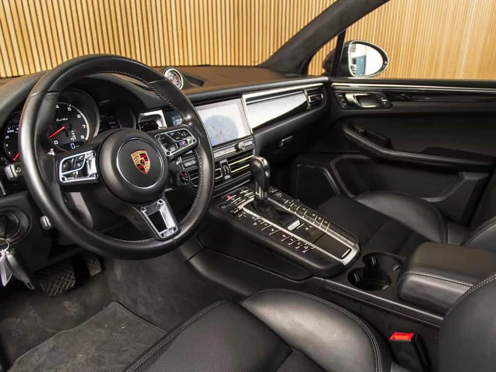 Porsche Macan Turbo SportDesign-BURMESTER-18w-21"-PANO 02/2020-photo-13