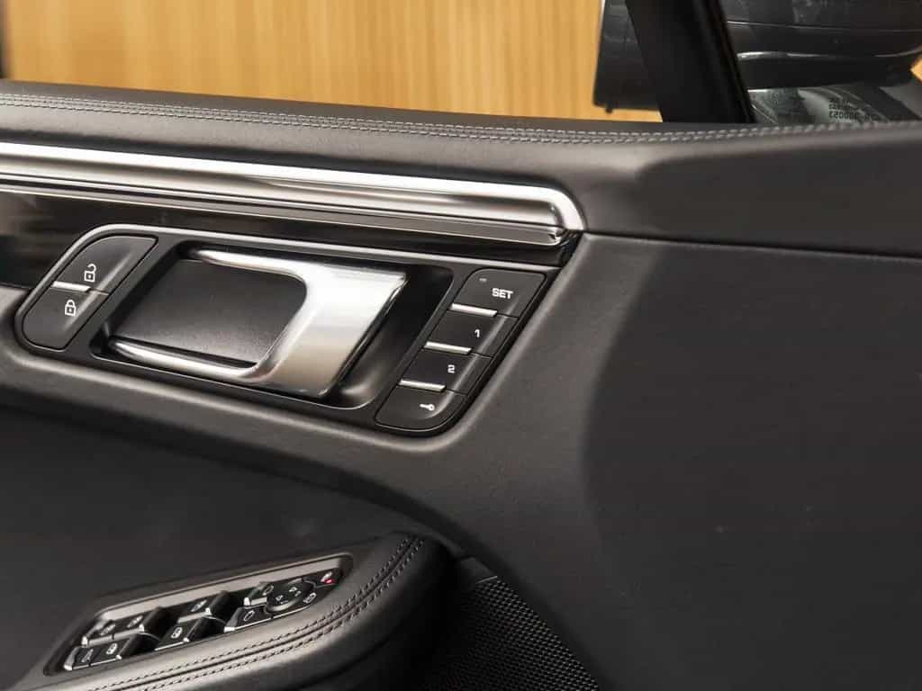 Porsche Macan Turbo SportDesign-BURMESTER-18w-21"-PANO 02/2020-photo-17