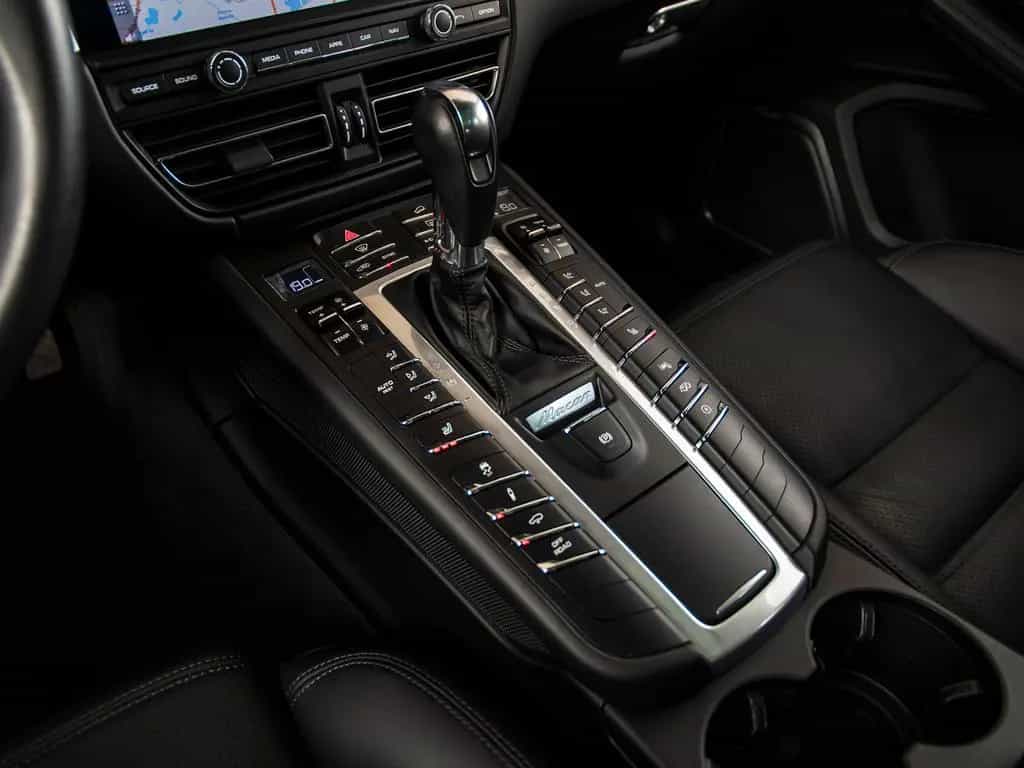 Porsche Macan Turbo SportDesign-BURMESTER-18w-21"-PANO 02/2020-photo-22
