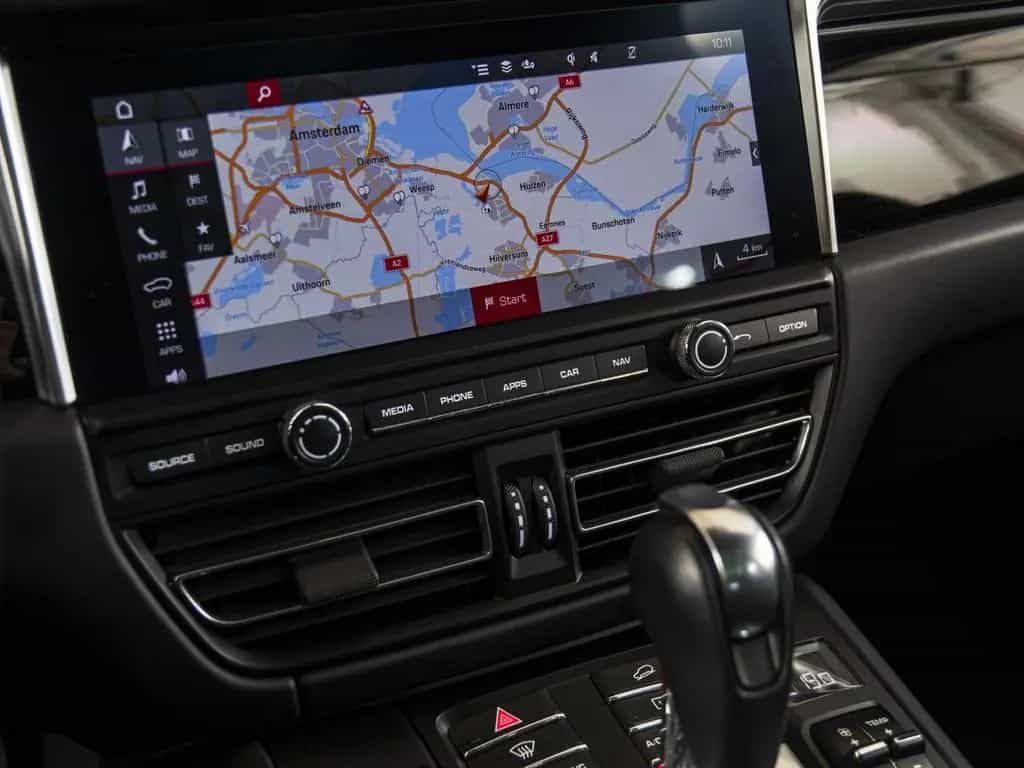Porsche Macan Turbo SportDesign-BURMESTER-18w-21"-PANO 02/2020-photo-23