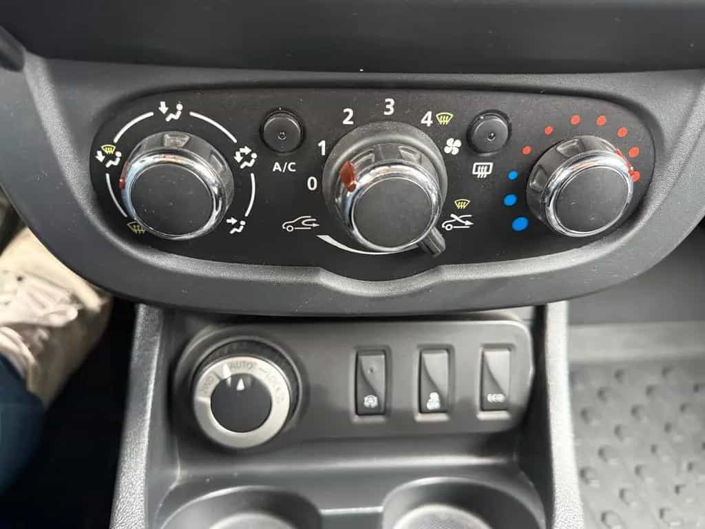 Dacia Duster I Prestige 4x4*AHK*LEDER*NAVI*KAMERA*FES* 08/2016-photo-10
