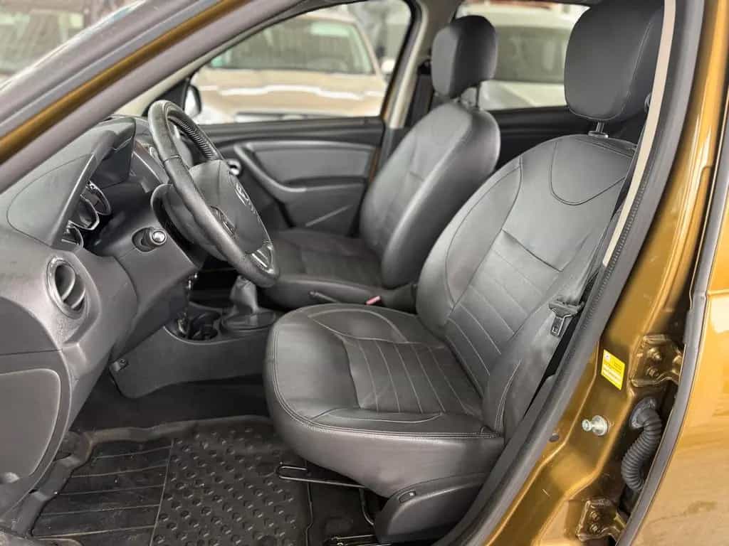 Dacia Duster I Prestige 4x4*AHK*LEDER*NAVI*KAMERA*FES* 08/2016-photo-7