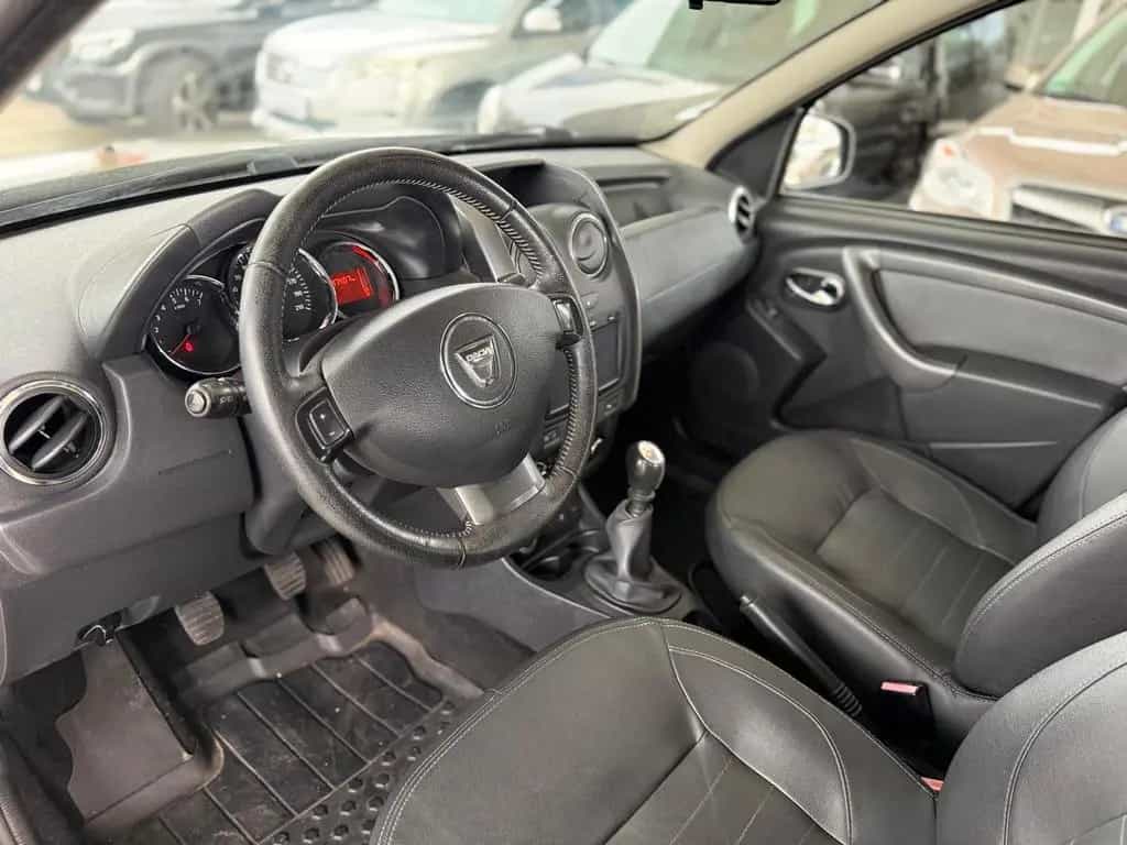 Dacia Duster I Prestige 4x4*AHK*LEDER*NAVI*KAMERA*FES* 08/2016-photo-8