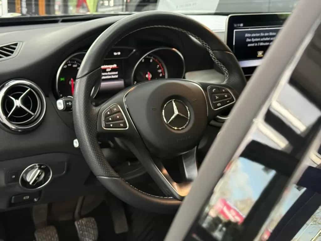 Mercedes-Benz GLA 180 CGI Urban, LED, Leder, Navi, AHK, Sitzh. 11/2017-photo-10