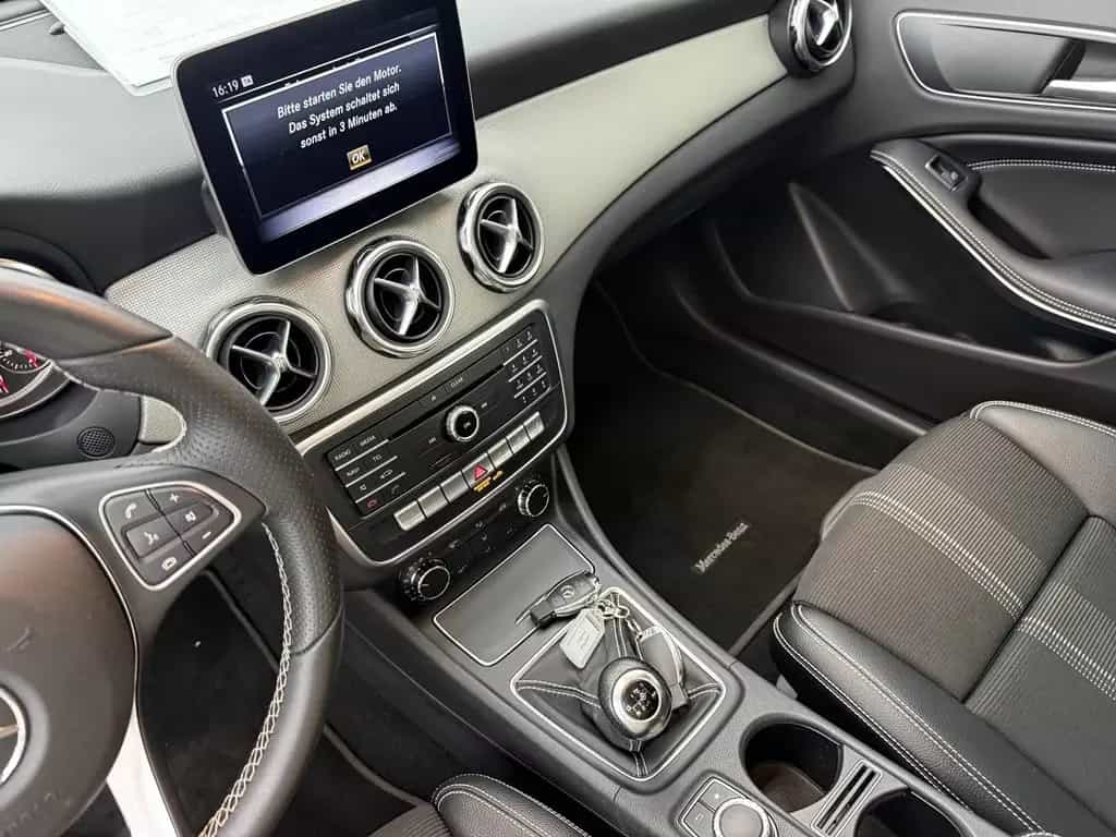 Mercedes-Benz GLA 180 CGI Urban, LED, Leder, Navi, AHK, Sitzh. 11/2017-photo-4