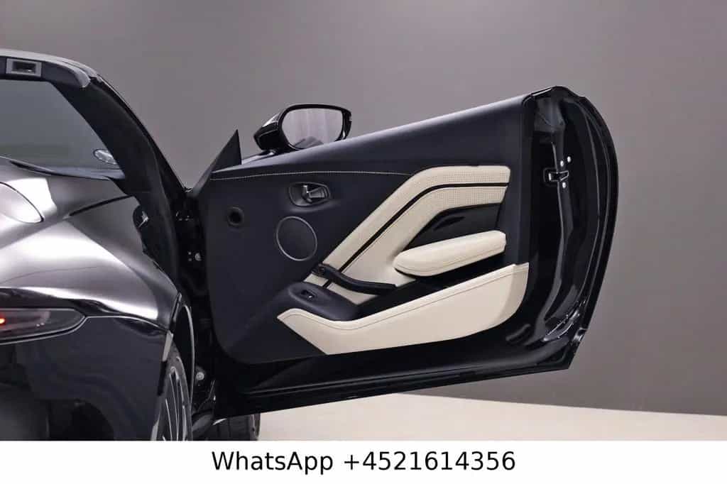 Aston Martin V8 Vantage Roadster 04/2022-photo-15