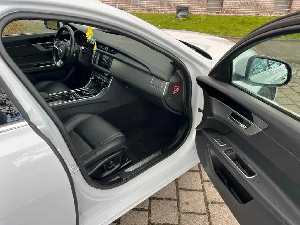 Jaguar XF Top Zustand | 1,5 Jahre TÜV 05/2018-photo-13