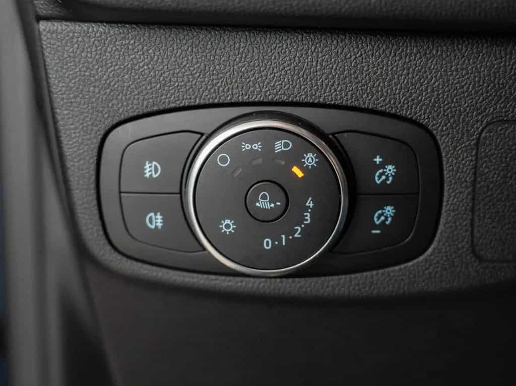 Ford Focus Lim. C&C WINTER-P./NAVI/KLIMA/DAB/JRC 11/2020-photo-12