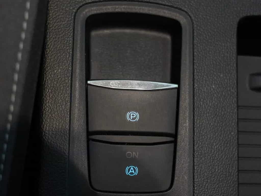Ford Focus Lim. C&C WINTER-P./NAVI/KLIMA/DAB/JRC 11/2020-photo-13