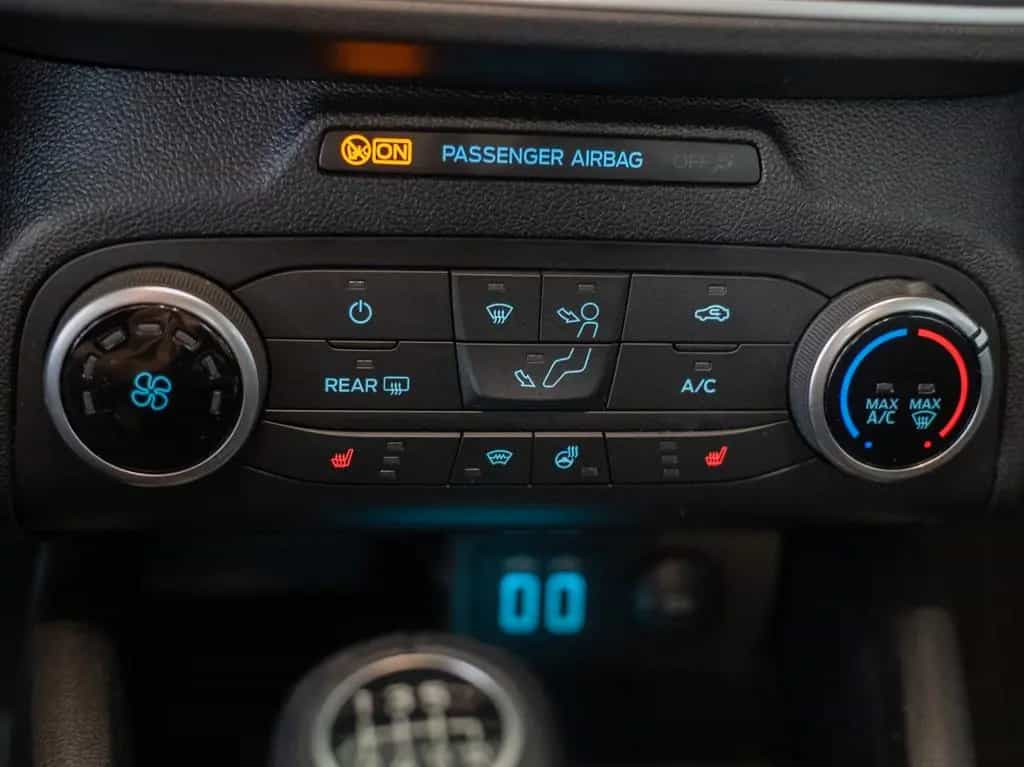 Ford Focus Lim. C&C WINTER-P./NAVI/KLIMA/DAB/JRC 11/2020-photo-14