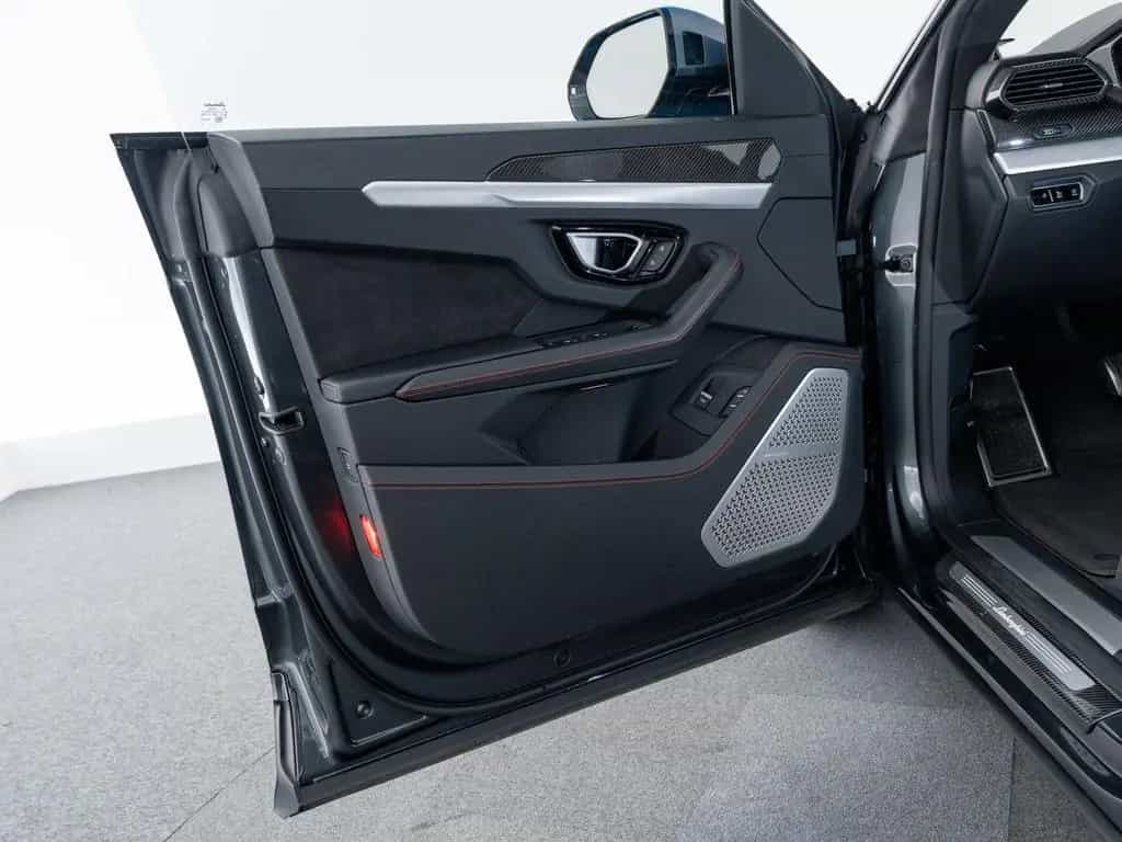 Lamborghini Urus Carbon I B&O I Winter tires 07/2019-photo-22