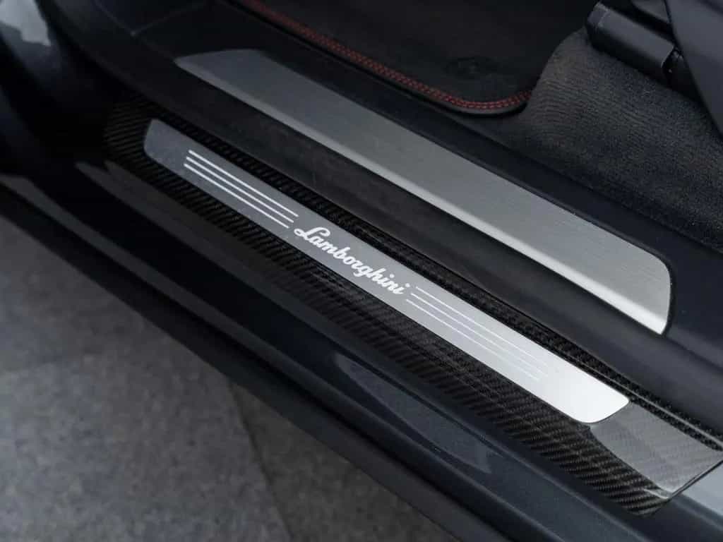 Lamborghini Urus Carbon I B&O I Winter tires 07/2019-photo-29