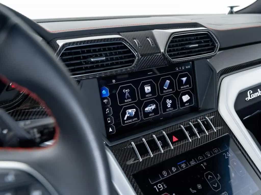 Lamborghini Urus Carbon I B&O I Winter tires 07/2019-photo-39