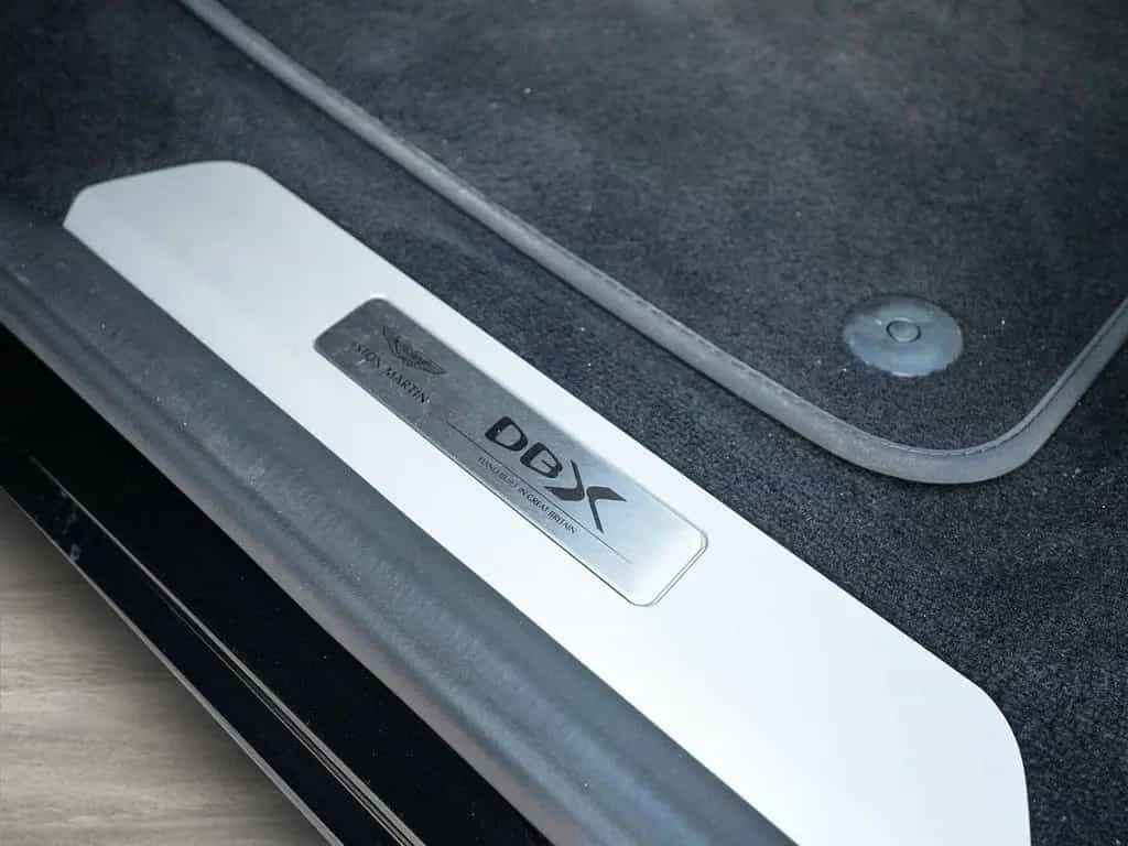 Aston Martin DBX 550 UPE 227.330,-€ Jet Black / Onyx Black 05/2025-photo-24