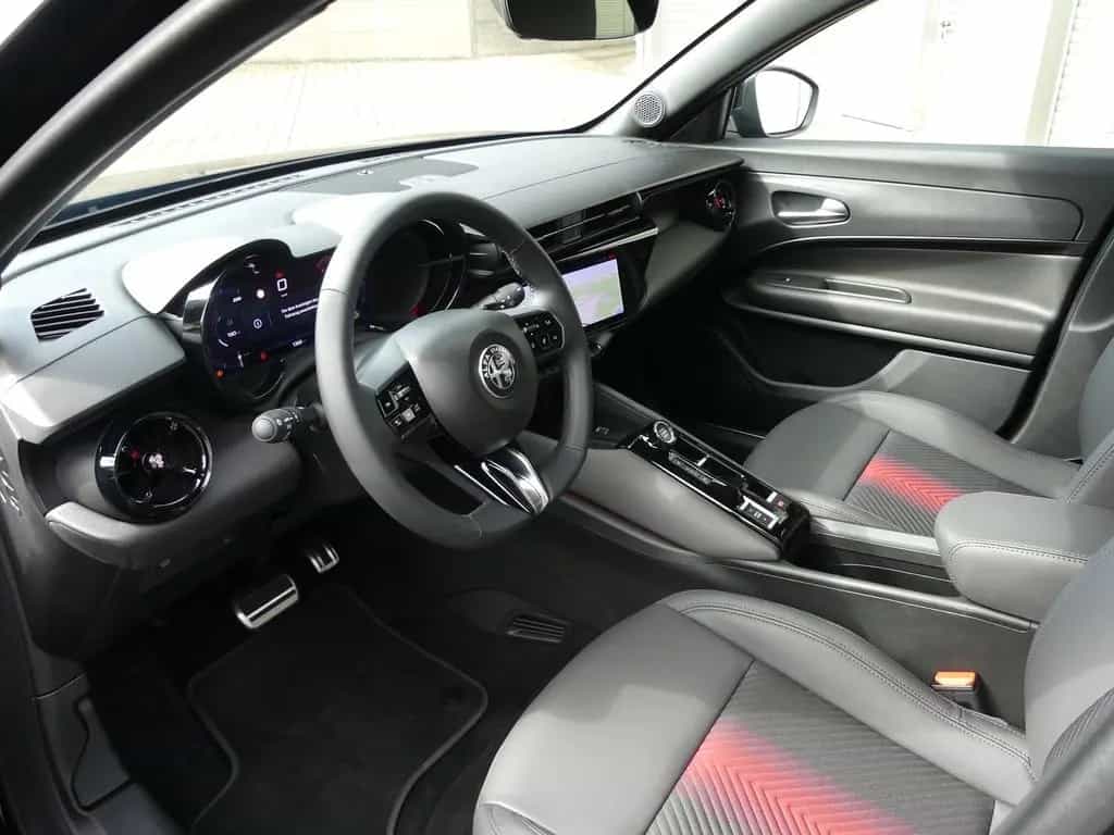 Alfa Romeo Junior IBRIDA SPECIALE 1.2 VGT 136PS DCT6 TECHNO 08/2025-photo-8