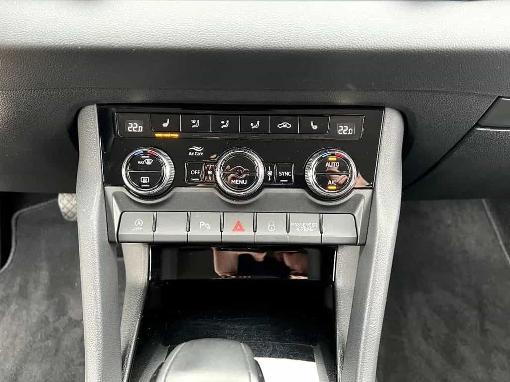 Skoda Karoq 1.5 TSI ACT Clever LED Navi Sitzh. ACC DAB 03/2022-photo-24