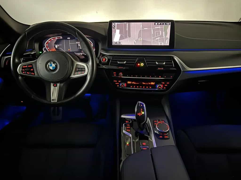 BMW 5 Series 520 d xDrive M SPORT/STHZ/LED/ACC/AHK/AMBIENTE 09/2020-photo-17