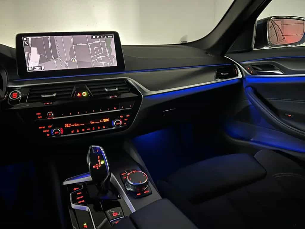 BMW 5 Series 520 d xDrive M SPORT/STHZ/LED/ACC/AHK/AMBIENTE 09/2020-photo-19