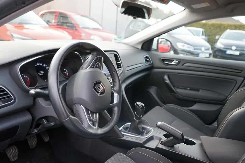 Renault Megane ENERGY TCe 100 Play Grandtour 04/2018-photo-12