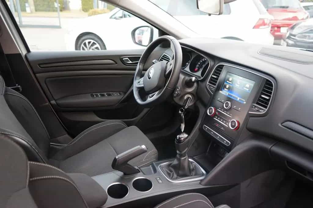 Renault Megane ENERGY TCe 100 Play Grandtour 04/2018-photo-13