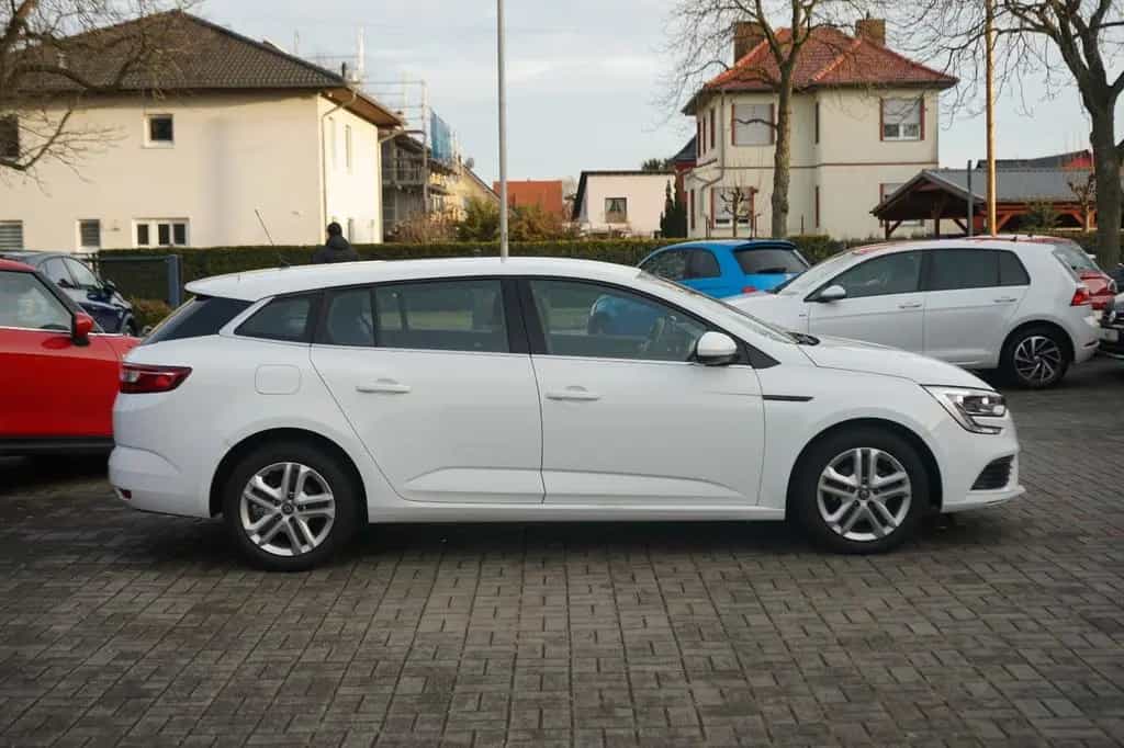 Renault Megane ENERGY TCe 100 Play Grandtour 04/2018-photo-4