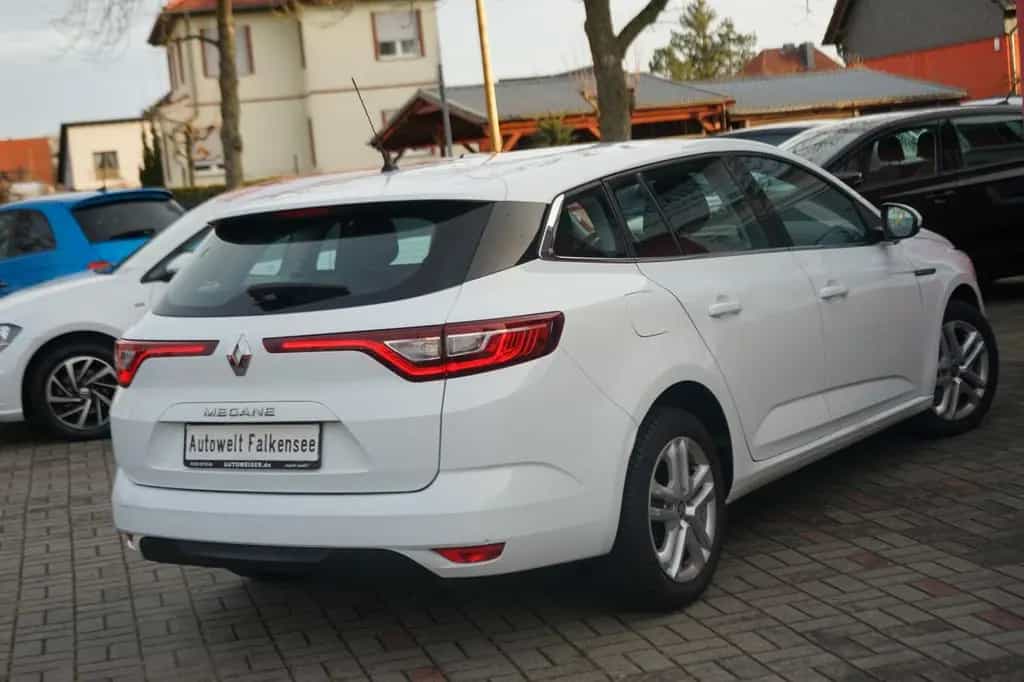 Renault Megane ENERGY TCe 100 Play Grandtour 04/2018-photo-6