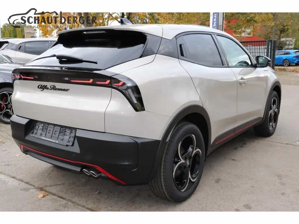 Alfa Romeo Junior Ibrida 1.2 VGT 48V-Hybrid Speciale Navi D 12/2025-photo-4