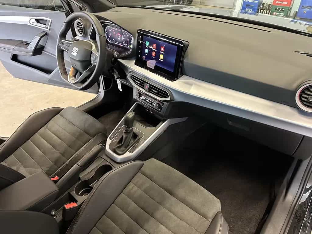 Seat Arona 1,5TSI DSG FR 18´´AHK Alcant. Full LED NAV 06/2025-photo-24