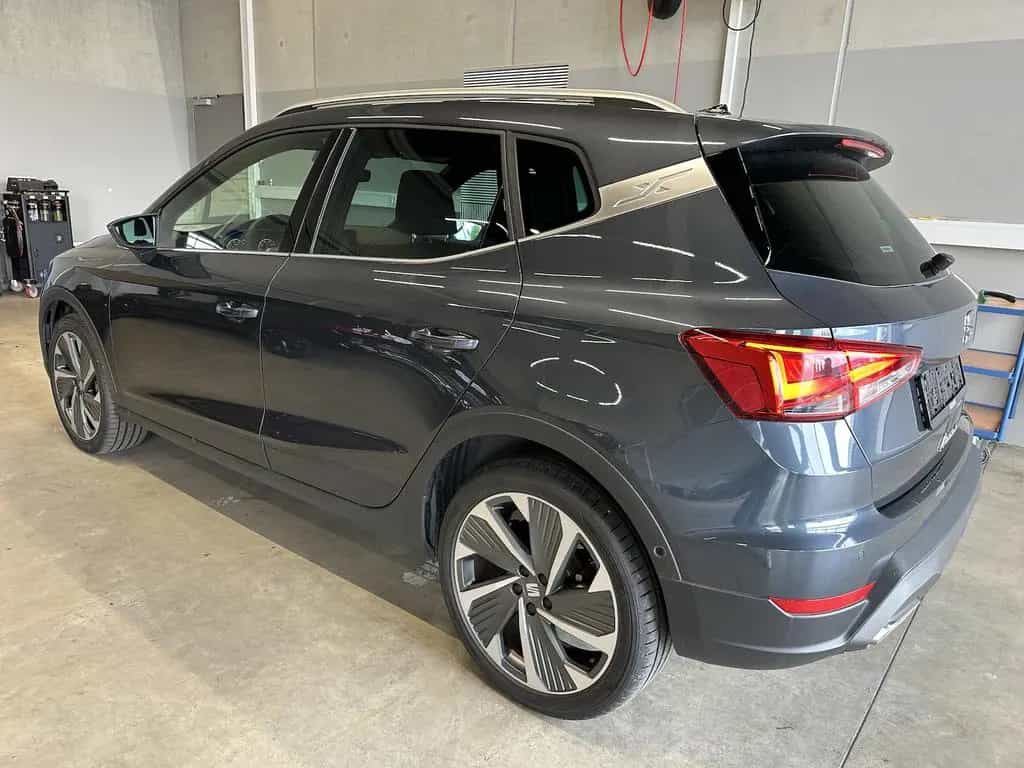 Seat Arona 1,5TSI DSG FR 18´´AHK Alcant. Full LED NAV 06/2025-photo-3