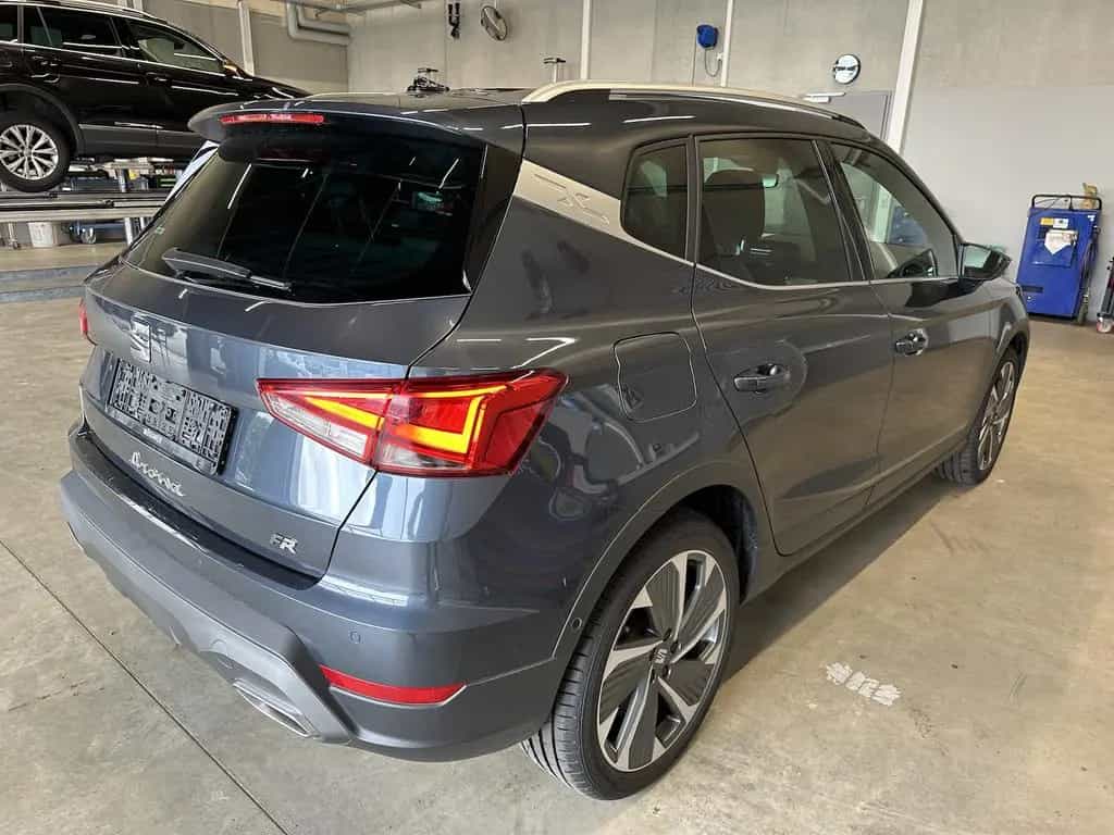 Seat Arona 1,5TSI DSG FR 18´´AHK Alcant. Full LED NAV 06/2025-photo-4