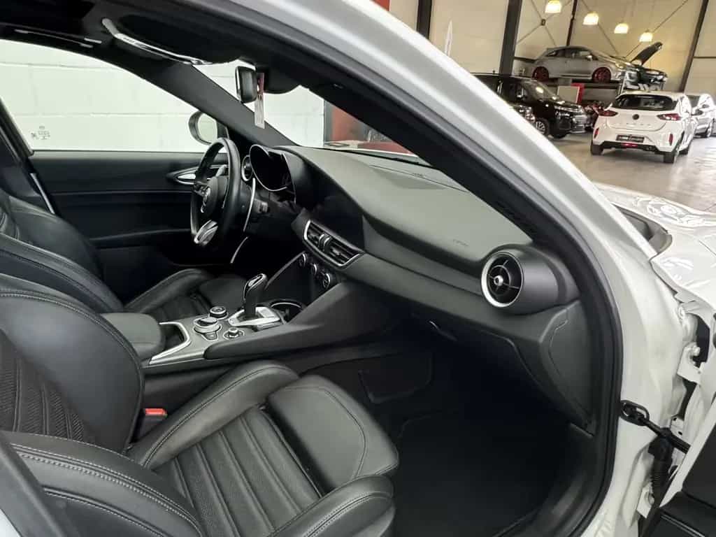 Alfa Romeo Giulia 2.0 Veloce Q4 Turbo Panoramadach Xenon 03/2022-photo-16