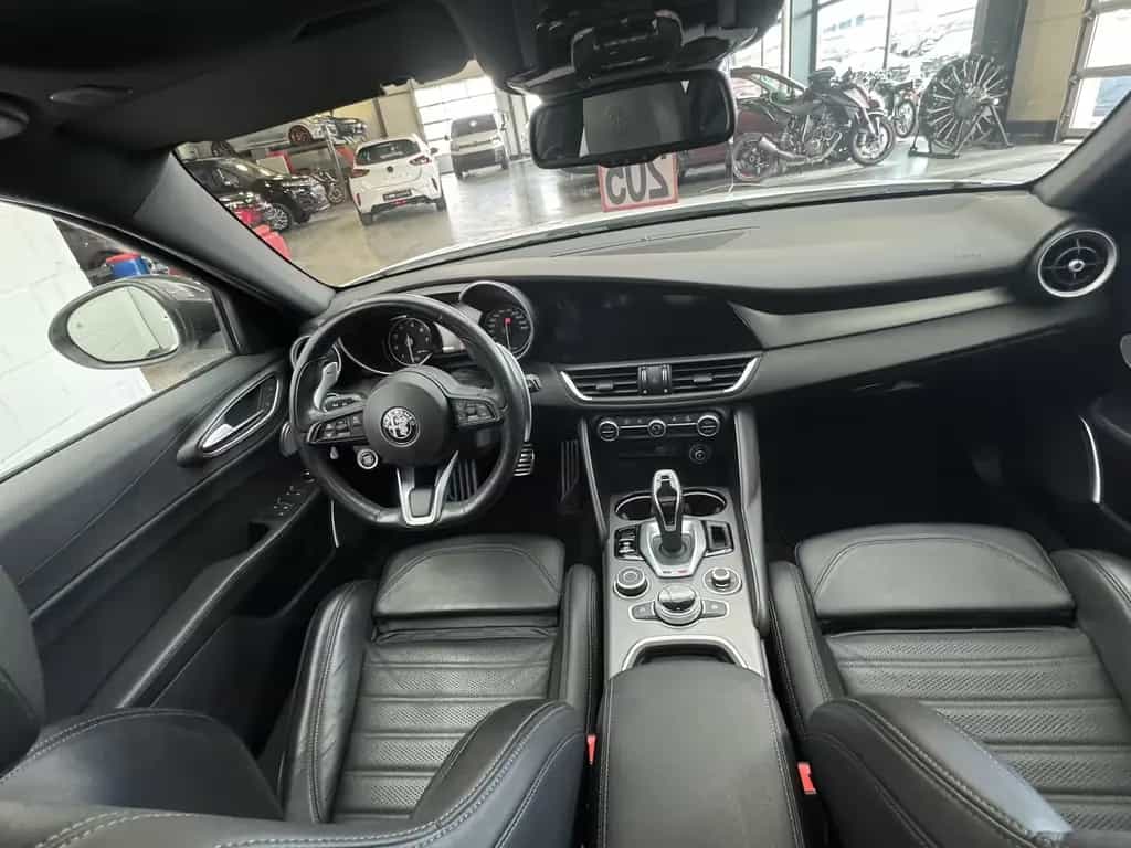 Alfa Romeo Giulia 2.0 Veloce Q4 Turbo Panoramadach Xenon 03/2022-photo-17