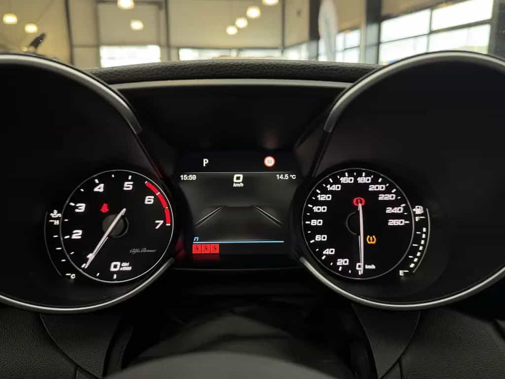 Alfa Romeo Giulia 2.0 Veloce Q4 Turbo Panoramadach Xenon 03/2022-photo-19