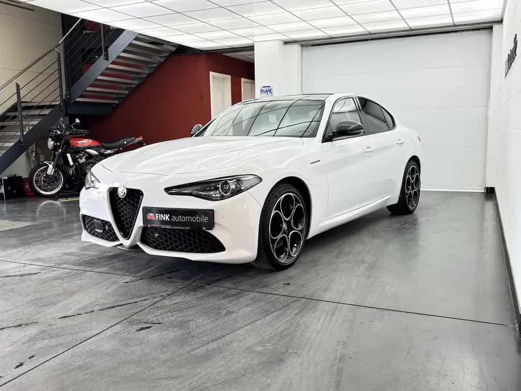 Alfa Romeo Giulia 2.0 Veloce Q4 Turbo Panoramadach Xenon 03/2022-photo-2