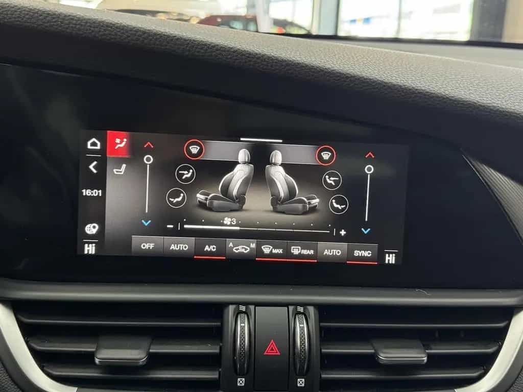 Alfa Romeo Giulia 2.0 Veloce Q4 Turbo Panoramadach Xenon 03/2022-photo-26