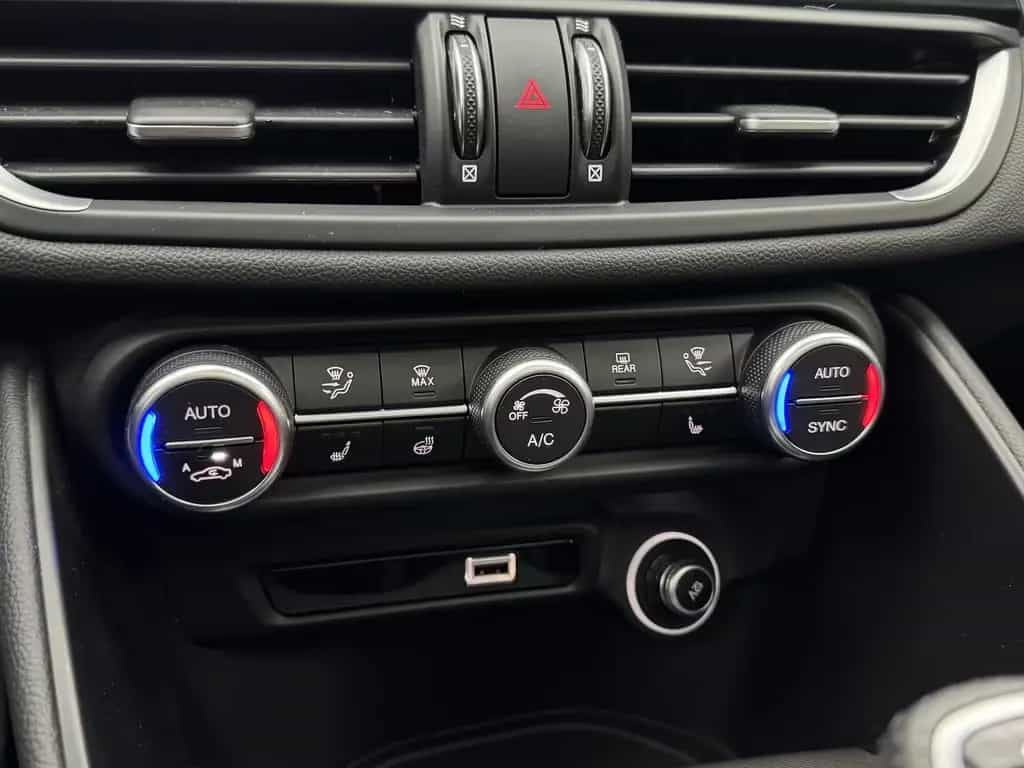 Alfa Romeo Giulia 2.0 Veloce Q4 Turbo Panoramadach Xenon 03/2022-photo-29